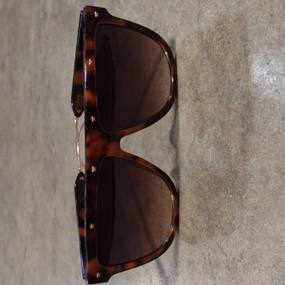 Luxe Tortoise Shell Sunglasses with gold stars